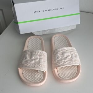 APL Soft Pink/Cream Techloom Slide Sandal 5